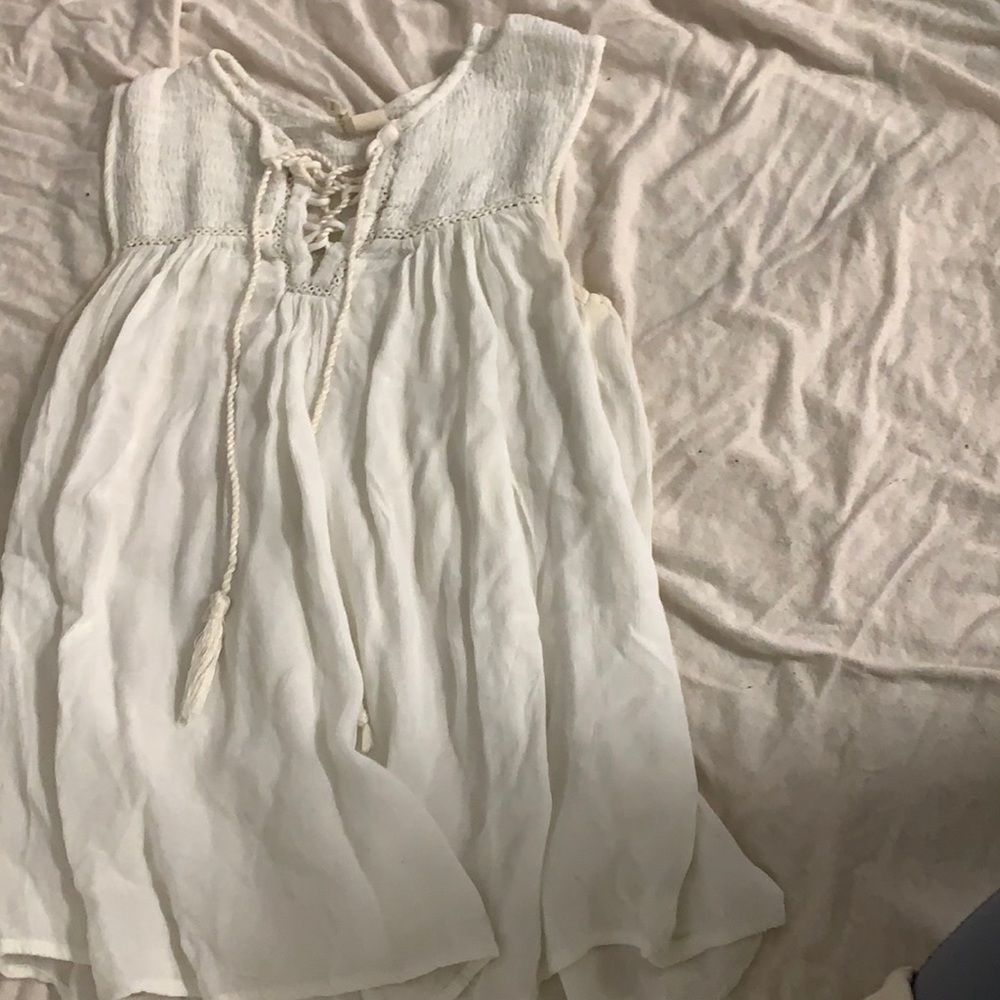 Loose, nice cute shirt to layer up with nice jacket tops